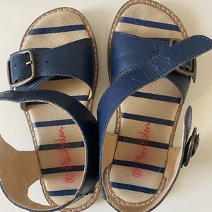 Minnie brown sandals.